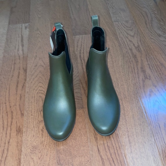 NWT STORM BY COUGAR “CHELSEA” PAST SEASON RAIN BOOTIES *WATERPROOF* - Picture 3 of 8